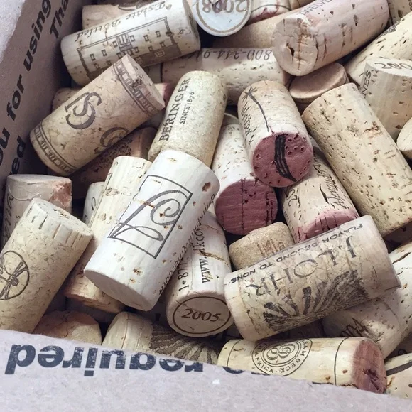 Box of 450 Corks - Picture 3 of 4